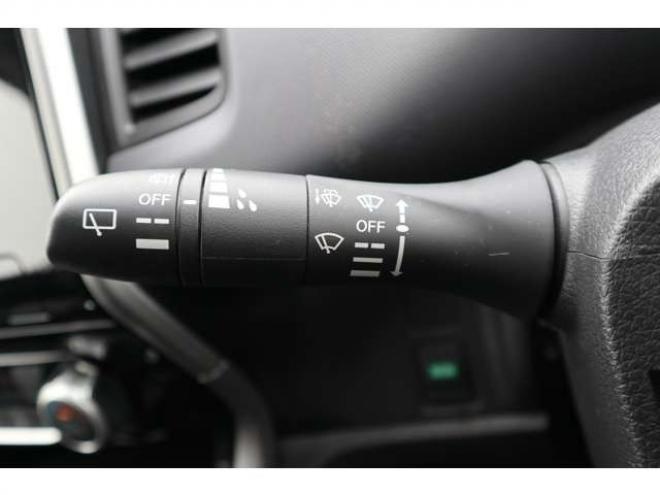 セレナ2.0 B 4WD　社外ナビ　バックカメラ　バックブザー　ETC　前側ドライブレコーダー　クルーズコントロール　オートライト　フォグランプ 2000