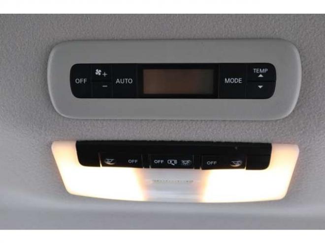 セレナ2.0 B 4WD　社外ナビ　バックカメラ　バックブザー　ETC　前側ドライブレコーダー　クルーズコントロール　オートライト　フォグランプ 2000