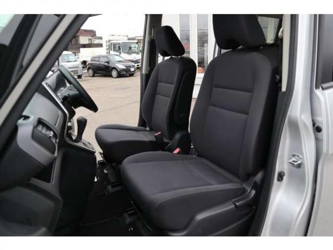 セレナ2.0 B 4WD　社外ナビ　バックカメラ　バックブザー　ETC　前側ドライブレコーダー　クルーズコントロール　オートライト　フォグランプ 2000