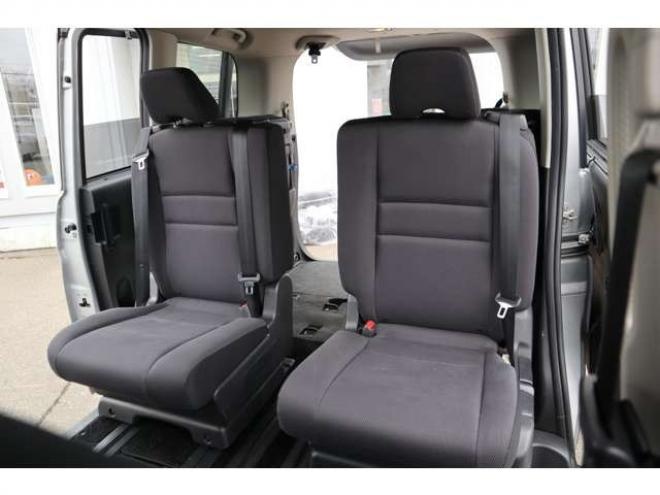 セレナ2.0 B 4WD　社外ナビ　バックカメラ　バックブザー　ETC　前側ドライブレコーダー　クルーズコントロール　オートライト　フォグランプ 2000