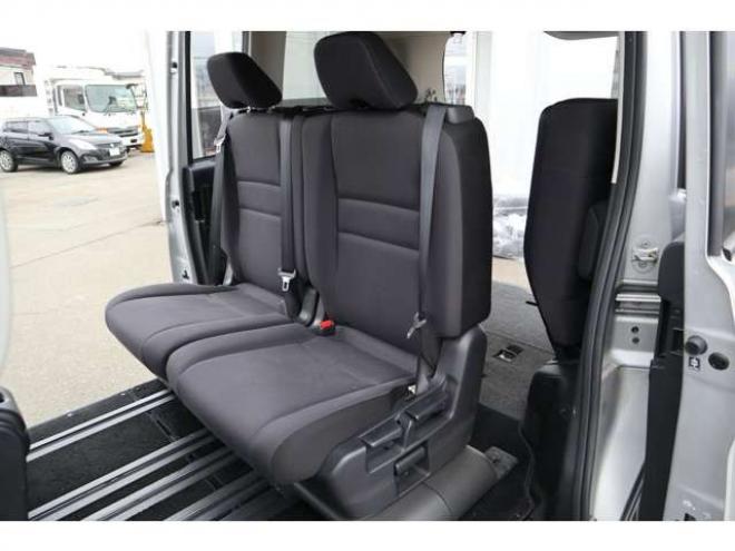 セレナ2.0 B 4WD　社外ナビ　バックカメラ　バックブザー　ETC　前側ドライブレコーダー　クルーズコントロール　オートライト　フォグランプ 2000