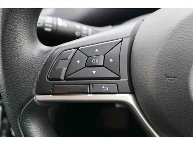 セレナ2.0 B 4WD　社外ナビ　バックカメラ　バックブザー　ETC　前側ドライブレコーダー　クルーズコントロール　オートライト　フォグランプ 2000