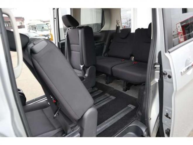 セレナ2.0 B 4WD　社外ナビ　バックカメラ　バックブザー　ETC　前側ドライブレコーダー　クルーズコントロール　オートライト　フォグランプ 2000