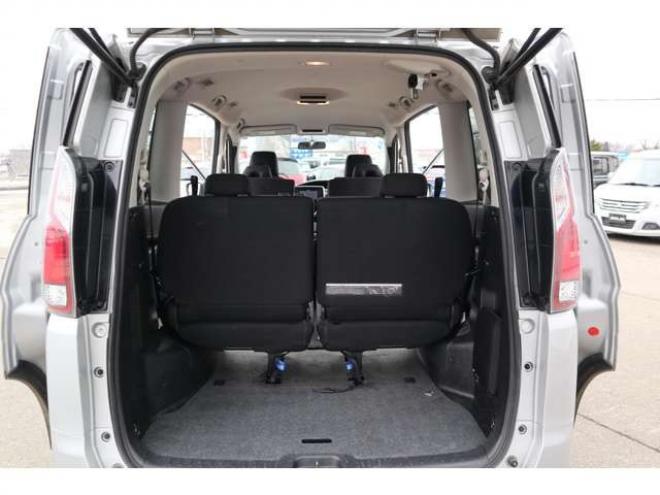 セレナ2.0 B 4WD　社外ナビ　バックカメラ　バックブザー　ETC　前側ドライブレコーダー　クルーズコントロール　オートライト　フォグランプ 2000