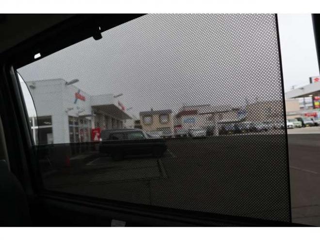 セレナ2.0 B 4WD　社外ナビ　バックカメラ　バックブザー　ETC　前側ドライブレコーダー　クルーズコントロール　オートライト　フォグランプ 2000