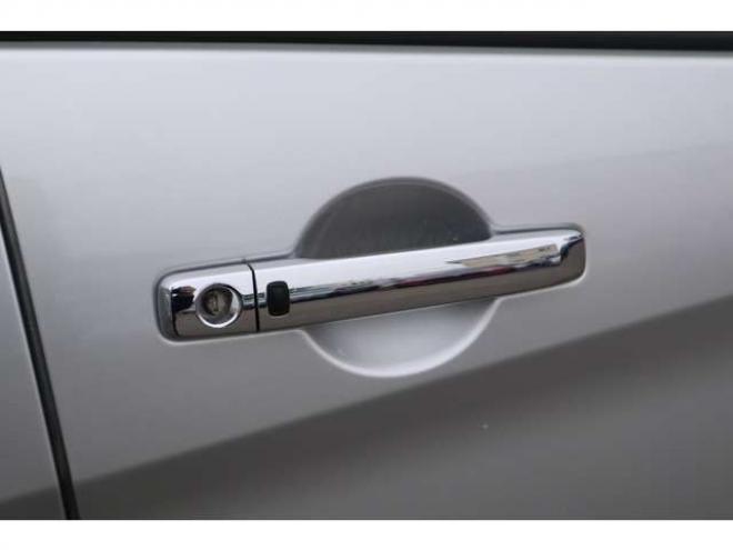 セレナ2.0 B 4WD　社外ナビ　バックカメラ　バックブザー　ETC　前側ドライブレコーダー　クルーズコントロール　オートライト　フォグランプ 2000