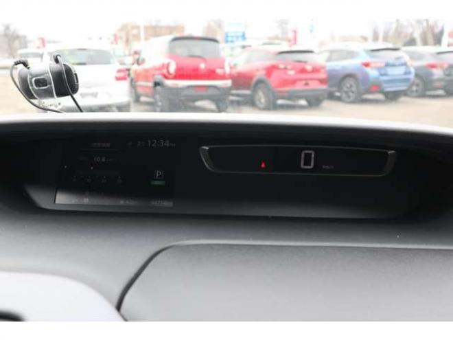 セレナ2.0 B 4WD　社外ナビ　バックカメラ　バックブザー　ETC　前側ドライブレコーダー　クルーズコントロール　オートライト　フォグランプ 2000