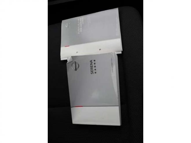 セレナ2.0 B 4WD　社外ナビ　バックカメラ　バックブザー　ETC　前側ドライブレコーダー　クルーズコントロール　オートライト　フォグランプ 2000