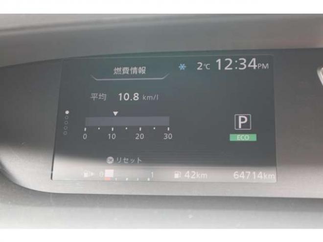 セレナ2.0 B 4WD　社外ナビ　バックカメラ　バックブザー　ETC　前側ドライブレコーダー　クルーズコントロール　オートライト　フォグランプ 2000