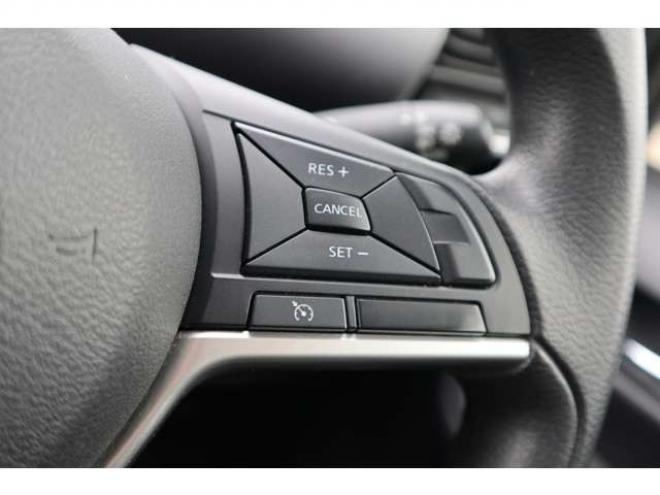 セレナ2.0 B 4WD　社外ナビ　バックカメラ　バックブザー　ETC　前側ドライブレコーダー　クルーズコントロール　オートライト　フォグランプ 2000