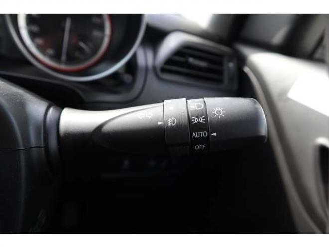 スイフト1.2 XL セーフティパッケージ装着車 4WD　CDプレイヤー　シートヒーター　パドルシフト　オートライト　アダプティブクルーズコントロール　車線逸脱警報 1200