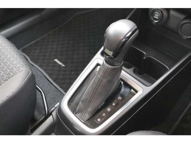 スイフト1.2 XL セーフティパッケージ装着車 4WD　CDプレイヤー　シートヒーター　パドルシフト　オートライト　アダプティブクルーズコントロール　車線逸脱警報 1200