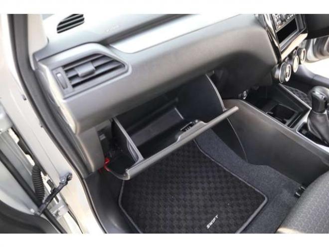 スイフト1.2 XL セーフティパッケージ装着車 4WD　CDプレイヤー　シートヒーター　パドルシフト　オートライト　アダプティブクルーズコントロール　車線逸脱警報 1200