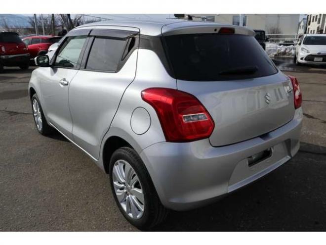 スイフト1.2 XL セーフティパッケージ装着車 4WD　CDプレイヤー　シートヒーター　パドルシフト　オートライト　アダプティブクルーズコントロール　車線逸脱警報 1200