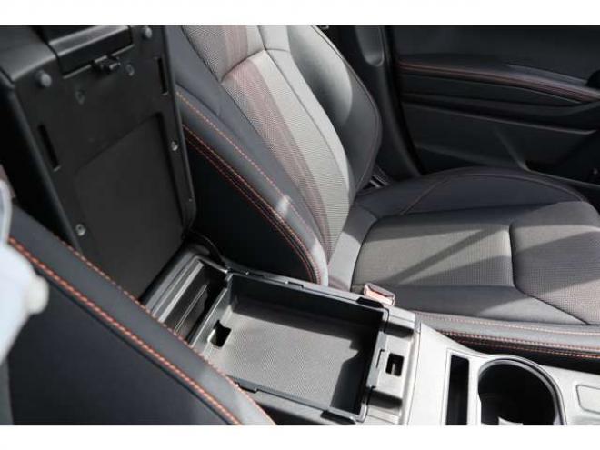 XV2.0i-L アイサイト 4WD　純正フルセグナビ　バックカメラ　ETC　電動パーキングブレーキ　ヘッドライトウォッシャー　アダプティブクルーズコントロール　LEDヘッドライト 2000