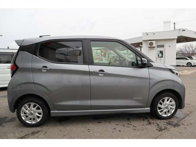 デイズハイウェイスターGターボ アーバンクロム プロパイロット エディション 4WD　純正CDプレイヤー　アラウンドビュールームミラー　電動パーキングブレーキ　シートヒーター　アダプティブクルーズコントロール 660