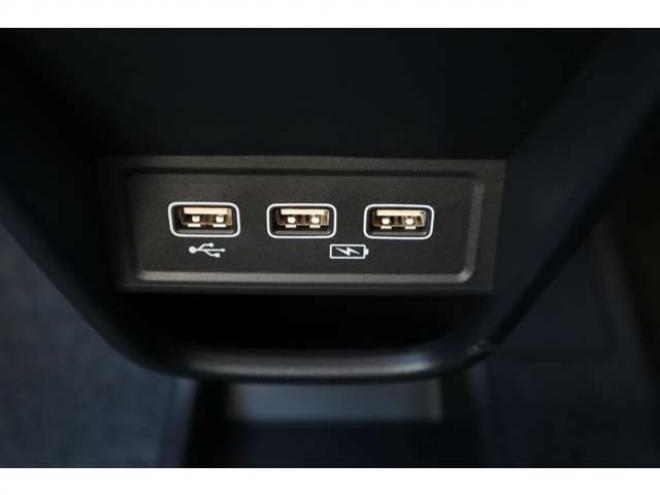 N-ONEオリジナル 4WD　シートヒーター　電動パーキングブレーキ　LEDヘッドライト　アダプティブクルーズコントロール　パーキングセンサー　ナビ装着車用スペシャルパッケージ 660