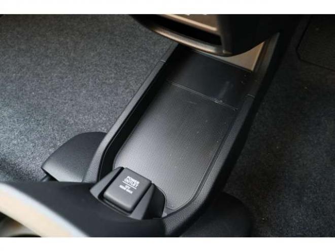 N-ONEオリジナル 4WD　シートヒーター　電動パーキングブレーキ　LEDヘッドライト　アダプティブクルーズコントロール　パーキングセンサー　ナビ装着車用スペシャルパッケージ 660