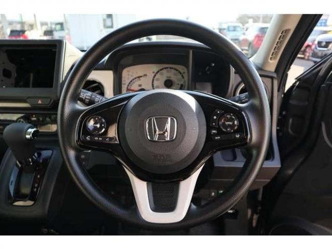 N-ONEオリジナル 4WD　シートヒーター　電動パーキングブレーキ　LEDヘッドライト　アダプティブクルーズコントロール　パーキングセンサー　ナビ装着車用スペシャルパッケージ 660