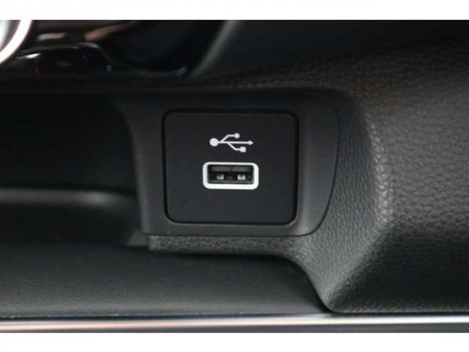 ヴェゼル1.5 e:HEV Z 4WD　純正フルセグナビ　全方位カメラ　社外ドラレコ付きデジタルルームミラー　ワイヤレス充電器　シートヒーター　アダプティブクルーズコントロール　電動パーキング　電動バックドア　ステアリングヒーター 1500