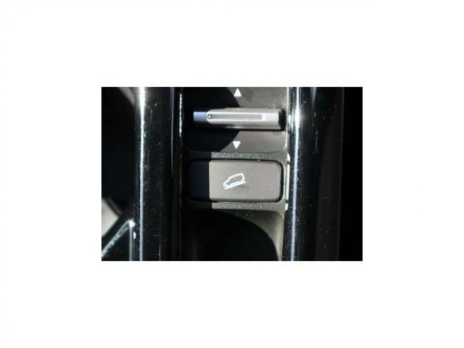 ヴェゼル1.5 e:HEV Z 4WD　純正フルセグナビ　全方位カメラ　社外ドラレコ付きデジタルルームミラー　ワイヤレス充電器　シートヒーター　アダプティブクルーズコントロール　電動パーキング　電動バックドア　ステアリングヒーター 1500