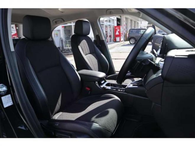 ヴェゼル1.5 e:HEV Z 4WD　純正フルセグナビ　全方位カメラ　社外ドラレコ付きデジタルルームミラー　ワイヤレス充電器　シートヒーター　アダプティブクルーズコントロール　電動パーキング　電動バックドア　ステアリングヒーター 1500