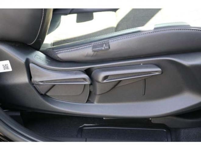 ヴェゼル1.5 e:HEV Z 4WD　純正フルセグナビ　全方位カメラ　社外ドラレコ付きデジタルルームミラー　ワイヤレス充電器　シートヒーター　アダプティブクルーズコントロール　電動パーキング　電動バックドア　ステアリングヒーター 1500