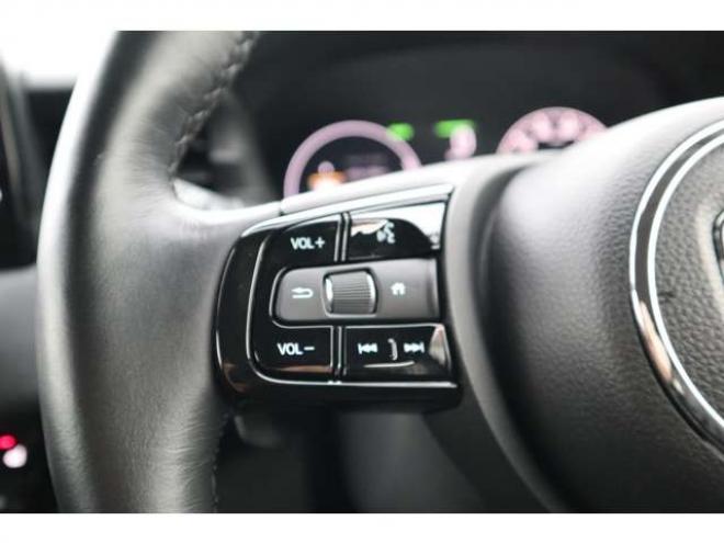 ヴェゼル1.5 e:HEV Z 4WD　純正フルセグナビ　全方位カメラ　社外ドラレコ付きデジタルルームミラー　ワイヤレス充電器　シートヒーター　アダプティブクルーズコントロール　電動パーキング　電動バックドア　ステアリングヒーター 1500