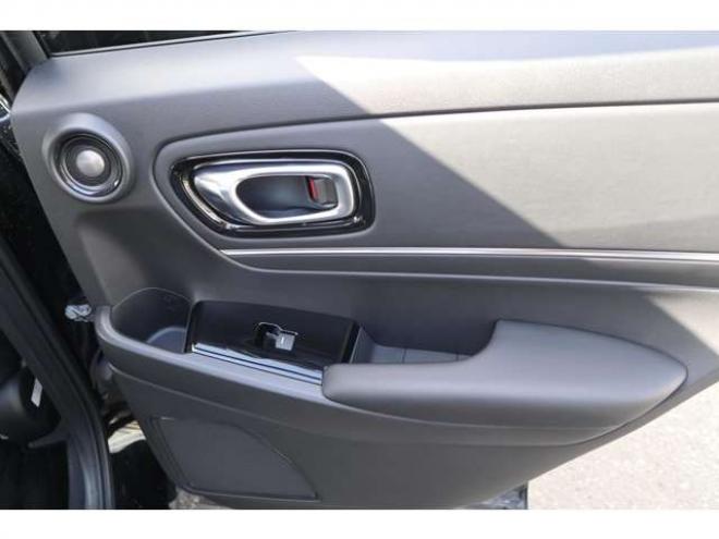 ヴェゼル1.5 e:HEV Z 4WD　純正フルセグナビ　全方位カメラ　社外ドラレコ付きデジタルルームミラー　ワイヤレス充電器　シートヒーター　アダプティブクルーズコントロール　電動パーキング　電動バックドア　ステアリングヒーター 1500