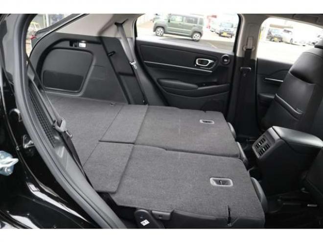 ヴェゼル1.5 e:HEV Z 4WD　純正フルセグナビ　全方位カメラ　社外ドラレコ付きデジタルルームミラー　ワイヤレス充電器　シートヒーター　アダプティブクルーズコントロール　電動パーキング　電動バックドア　ステアリングヒーター 1500