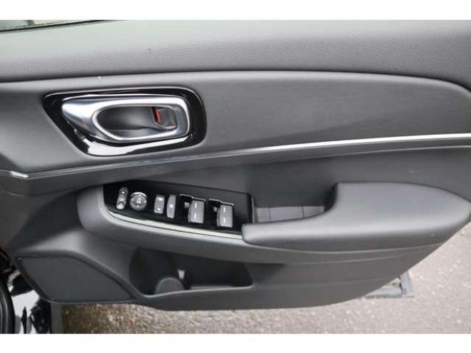 ヴェゼル1.5 e:HEV Z 4WD　純正フルセグナビ　全方位カメラ　社外ドラレコ付きデジタルルームミラー　ワイヤレス充電器　シートヒーター　アダプティブクルーズコントロール　電動パーキング　電動バックドア　ステアリングヒーター 1500