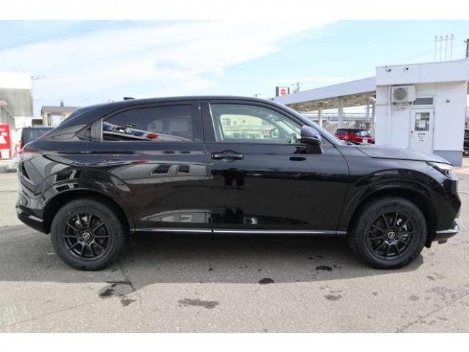 ヴェゼル1.5 e:HEV Z 4WD　純正フルセグナビ　全方位カメラ　社外ドラレコ付きデジタルルームミラー　ワイヤレス充電器　シートヒーター　アダプティブクルーズコントロール　電動パーキング　電動バックドア　ステアリングヒーター 1500