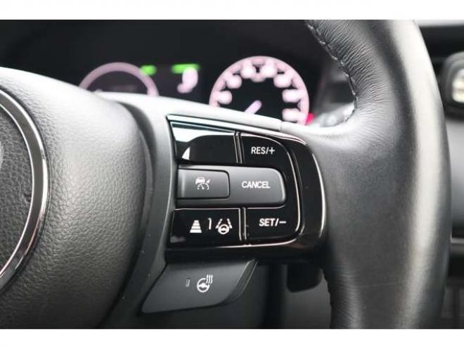 ヴェゼル1.5 e:HEV Z 4WD　純正フルセグナビ　全方位カメラ　社外ドラレコ付きデジタルルームミラー　ワイヤレス充電器　シートヒーター　アダプティブクルーズコントロール　電動パーキング　電動バックドア　ステアリングヒーター 1500