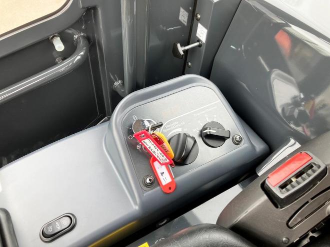 ホイールローダコマツ　中古　WA30-6E0　建機