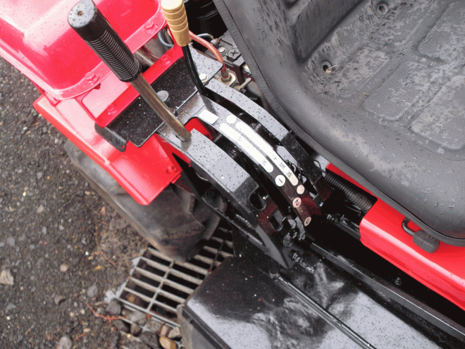 芝草刈機乗用草刈り機　ラビット　モア　全塗装で整備済み　即使用可