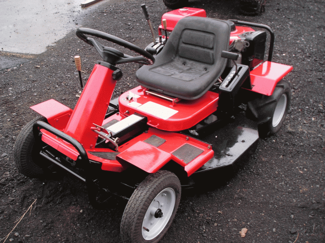 芝草刈機乗用草刈り機　ラビット　モア　全塗装で整備済み　即使用可