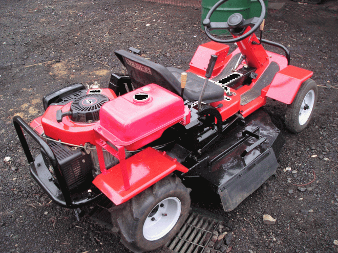 芝草刈機乗用草刈り機　ラビット　モア　全塗装で整備済み　即使用可