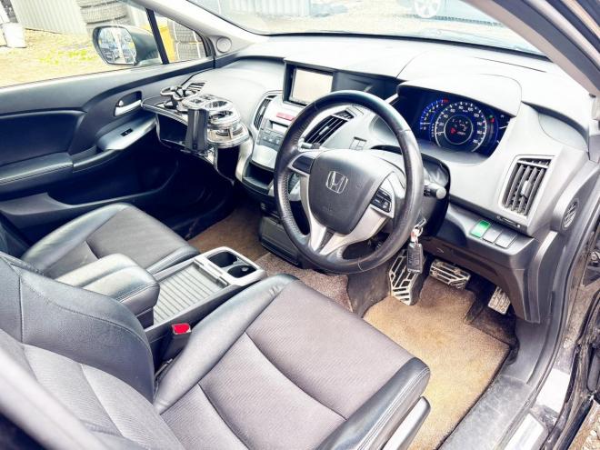 オデッセイ2.4アブソルート 4WD　ローンが不安な方＜優遇ローン1年保証　社外ナビ 