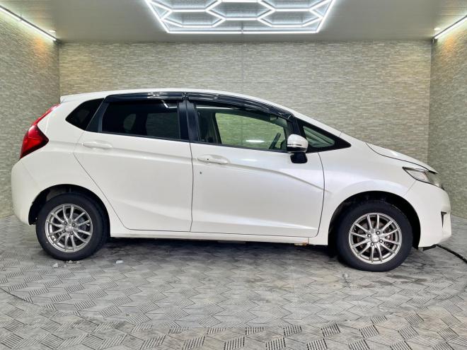 フィット13G Fパッケージ 4WD 5年保証 スマキー ナビTV ETC 夏冬タイヤ Bカメ 寒冷地仕様 禁煙 修復歴無