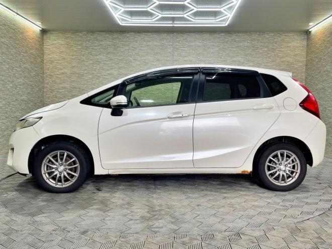 フィット13G Fパッケージ 4WD 5年保証 スマキー ナビTV ETC 夏冬タイヤ Bカメ 寒冷地仕様 禁煙 修復歴無