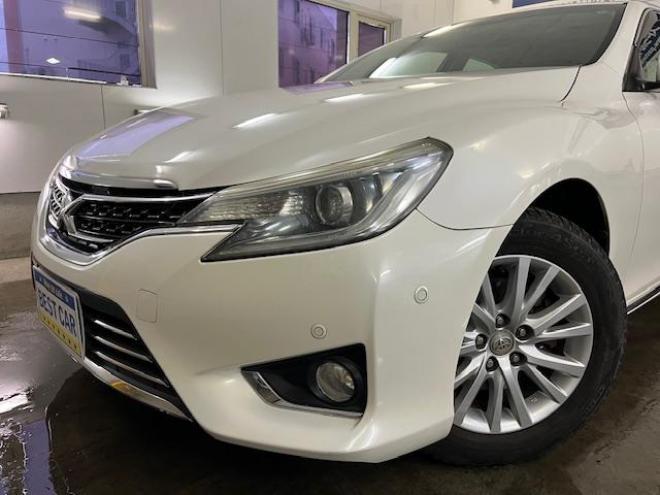 マークXプレミアム　Ｆｏｕｒ　本州仕入　寒冷地仕様　禁煙車　純正ハーフレザーシート　純正１６インチＡＷ　社外１６ＡＷ＋スタッドレスタイヤ付　純正ナビ　地デジ　Ｂｌｕｅｔｏｏｔｈオーディオ　バック＆サイドカメラ　パークアシスト 4WD 2500 4Dr