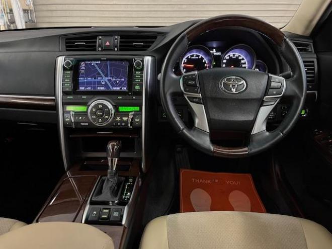 マークXプレミアム　Ｆｏｕｒ　本州仕入　寒冷地仕様　禁煙車　純正ハーフレザーシート　純正１６インチＡＷ　社外１６ＡＷ＋スタッドレスタイヤ付　純正ナビ　地デジ　Ｂｌｕｅｔｏｏｔｈオーディオ　バック＆サイドカメラ　パークアシスト 4WD 2500 4Dr