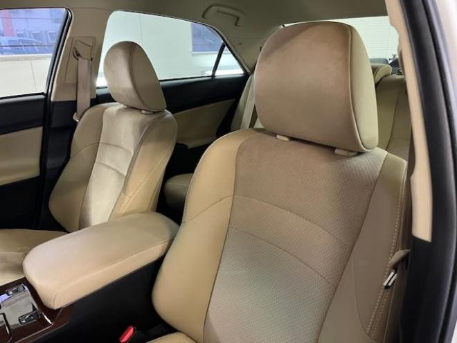 マークXプレミアム　Ｆｏｕｒ　本州仕入　寒冷地仕様　禁煙車　純正ハーフレザーシート　純正１６インチＡＷ　社外１６ＡＷ＋スタッドレスタイヤ付　純正ナビ　地デジ　Ｂｌｕｅｔｏｏｔｈオーディオ　バック＆サイドカメラ　パークアシスト 4WD 2500 4Dr