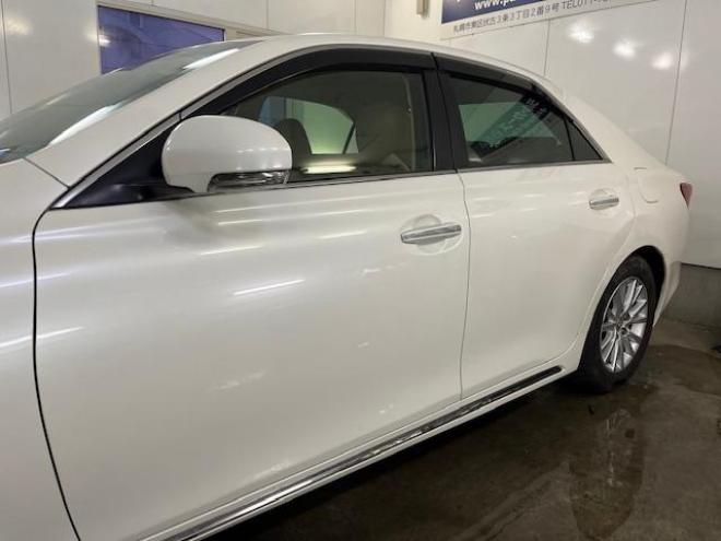 マークXプレミアム　Ｆｏｕｒ　本州仕入　寒冷地仕様　禁煙車　純正ハーフレザーシート　純正１６インチＡＷ　社外１６ＡＷ＋スタッドレスタイヤ付　純正ナビ　地デジ　Ｂｌｕｅｔｏｏｔｈオーディオ　バック＆サイドカメラ　パークアシスト 4WD 2500 4Dr