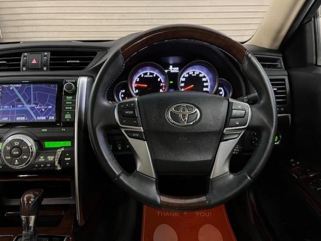 マークXプレミアム　Ｆｏｕｒ　本州仕入　寒冷地仕様　禁煙車　純正ハーフレザーシート　純正１６インチＡＷ　社外１６ＡＷ＋スタッドレスタイヤ付　純正ナビ　地デジ　Ｂｌｕｅｔｏｏｔｈオーディオ　バック＆サイドカメラ　パークアシスト 4WD 2500 4Dr