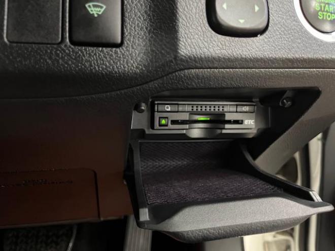 マークXプレミアム　Ｆｏｕｒ　本州仕入　寒冷地仕様　禁煙車　純正ハーフレザーシート　純正１６インチＡＷ　社外１６ＡＷ＋スタッドレスタイヤ付　純正ナビ　地デジ　Ｂｌｕｅｔｏｏｔｈオーディオ　バック＆サイドカメラ　パークアシスト 4WD 2500 4Dr