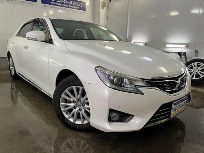 マークXプレミアム　Ｆｏｕｒ　本州仕入　寒冷地仕様　禁煙車　純正ハーフレザーシート　純正１６インチＡＷ　社外１６ＡＷ＋スタッドレスタイヤ付　純正ナビ　地デジ　Ｂｌｕｅｔｏｏｔｈオーディオ　バック＆サイドカメラ　パークアシスト 4WD 2500 4Dr