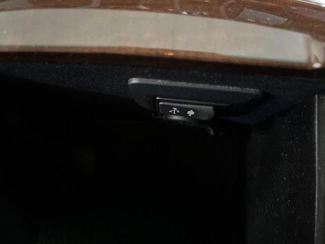 マークXプレミアム　Ｆｏｕｒ　本州仕入　寒冷地仕様　禁煙車　純正ハーフレザーシート　純正１６インチＡＷ　社外１６ＡＷ＋スタッドレスタイヤ付　純正ナビ　地デジ　Ｂｌｕｅｔｏｏｔｈオーディオ　バック＆サイドカメラ　パークアシスト 4WD 2500 4Dr