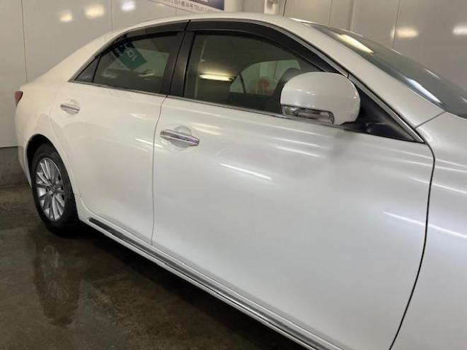 マークXプレミアム　Ｆｏｕｒ　本州仕入　寒冷地仕様　禁煙車　純正ハーフレザーシート　純正１６インチＡＷ　社外１６ＡＷ＋スタッドレスタイヤ付　純正ナビ　地デジ　Ｂｌｕｅｔｏｏｔｈオーディオ　バック＆サイドカメラ　パークアシスト 4WD 2500 4Dr