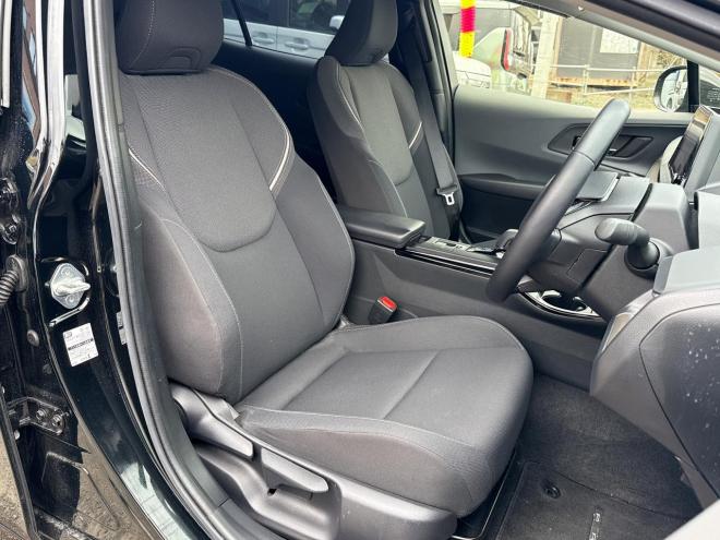 プリウス2.0G E-Four 4WD　ローンが不安な方＜優遇ローン＞　本州仕入　寒冷地仕様　軽減ブレーキ　レーンキープ 4WD 2000 5Dr